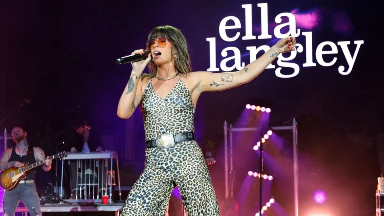 Ella Langley performing at LeBreton Flats Park in Ottawa during the Dandelion Tour