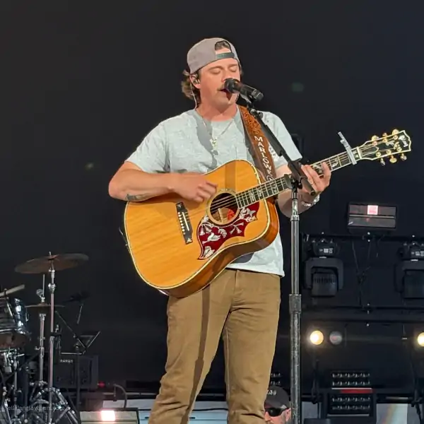 Dylan Marlowe singer