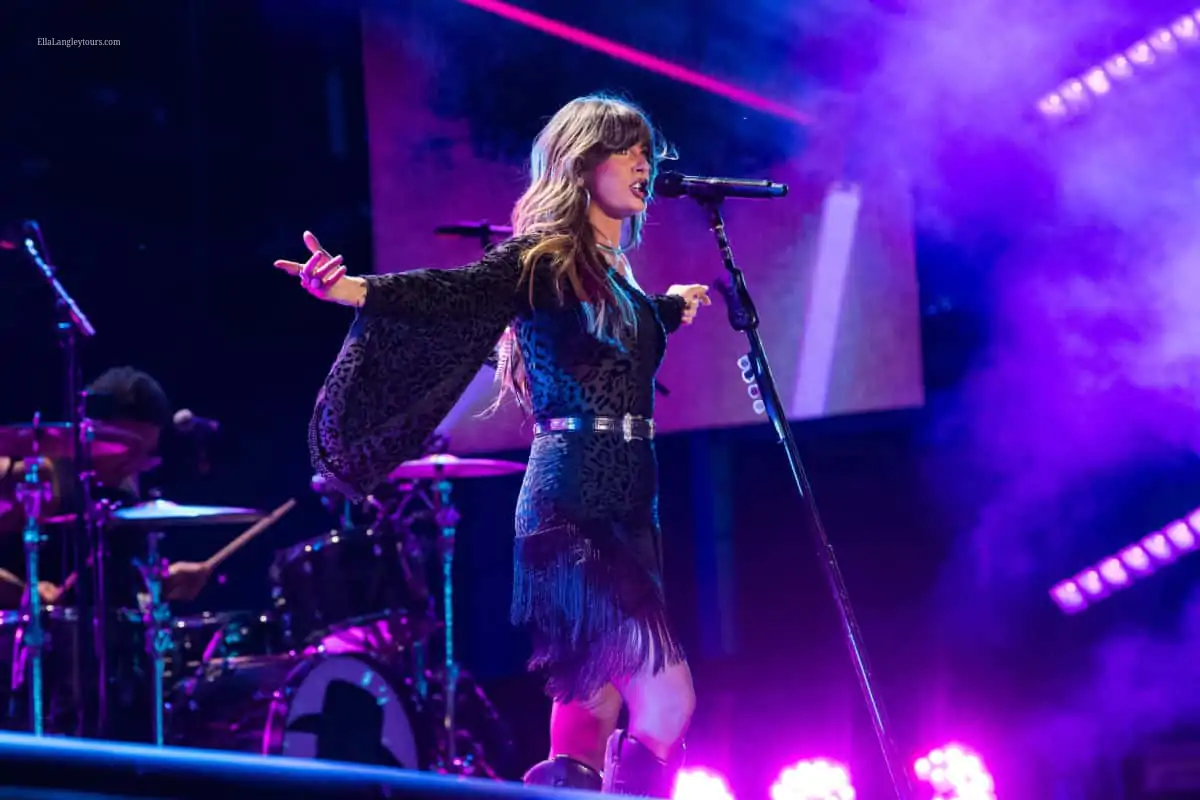 Ella Langley performing live on the Dandelion Tour 2026