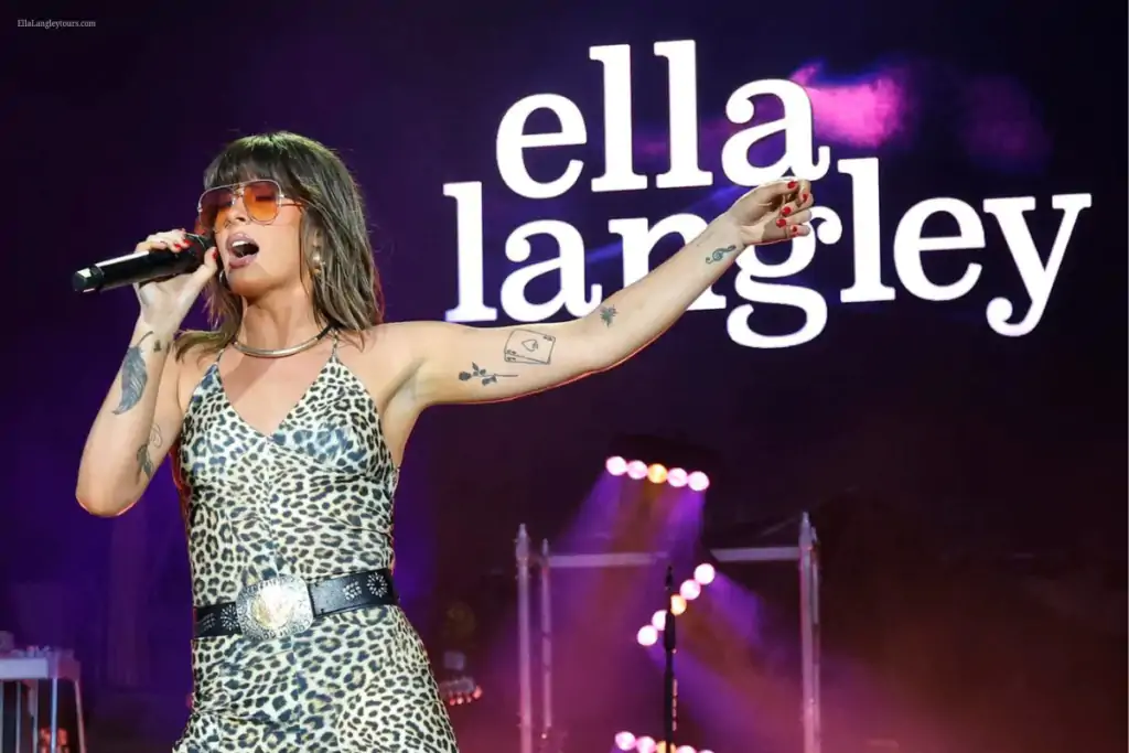 Ella Langley live on stage