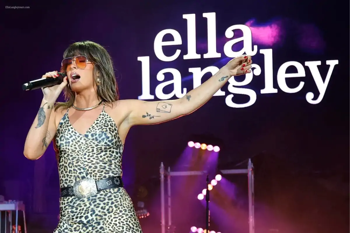Ella Langley live on stage