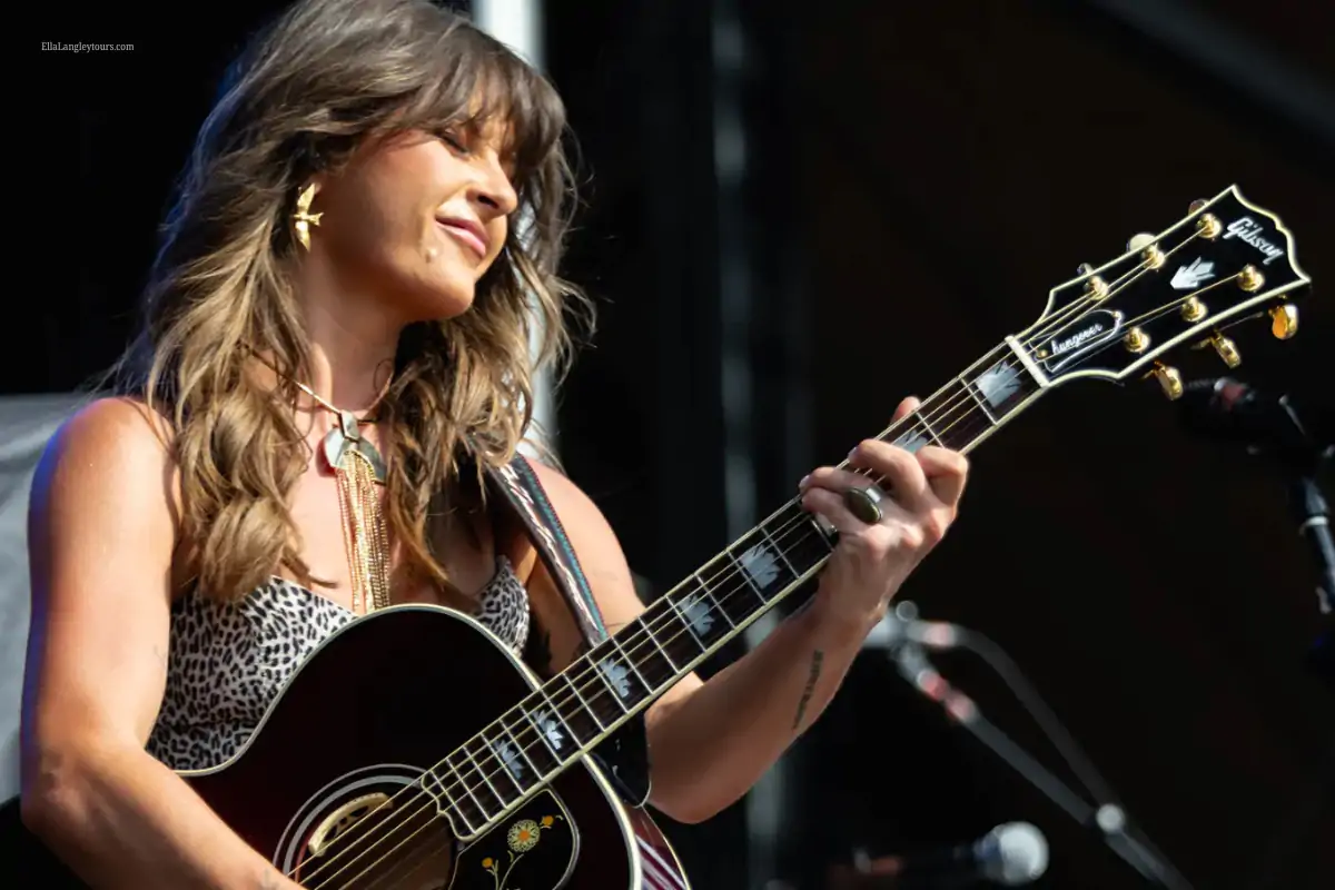 Ella Langley Independence Concert Kansas City Tickets & Show Info 4 Ella Langley with guitar
