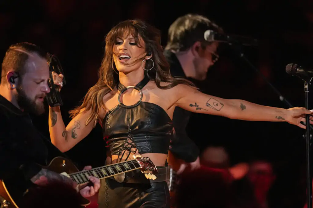 Ella Langley — Billboard Women in Music 2026 Ella Langley wins the Powerhouse Award at Billboard Women in Music 2026. The ceremony is on April 29, 2026 at the Hollywood Palladium in Los Angeles. Host Keke Palmer leads the show, streaming live on Billboard.com. Honorees also include Tate McRae, Kehlani, Laufey, and Zara Larsson.